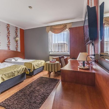 אובורינקי Hotel Doris מראה חיצוני תמונה
