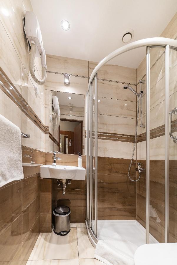 אובורינקי Hotel Doris מראה חיצוני תמונה