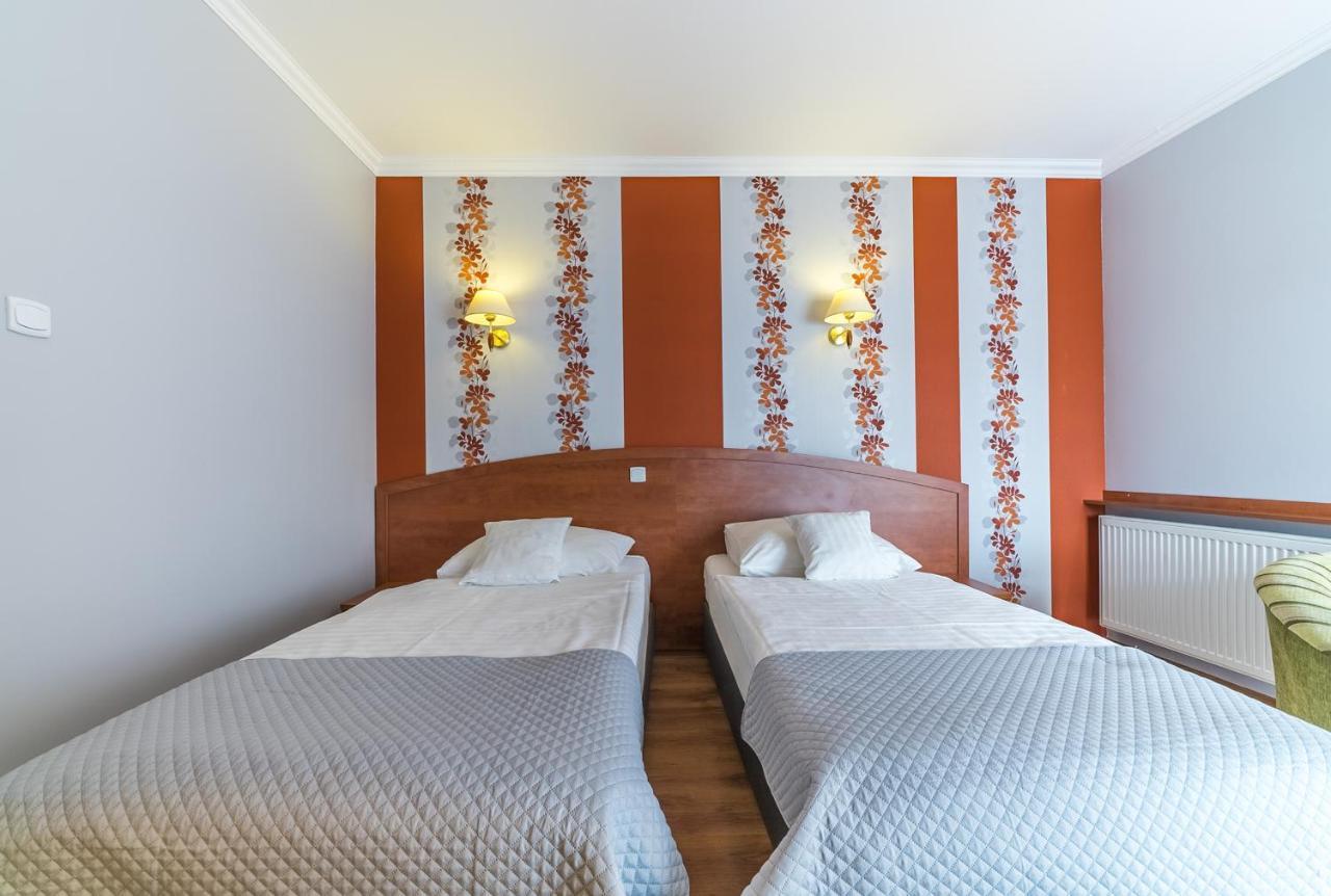 אובורינקי Hotel Doris מראה חיצוני תמונה