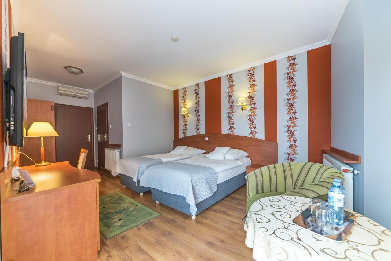 אובורינקי Hotel Doris מראה חיצוני תמונה