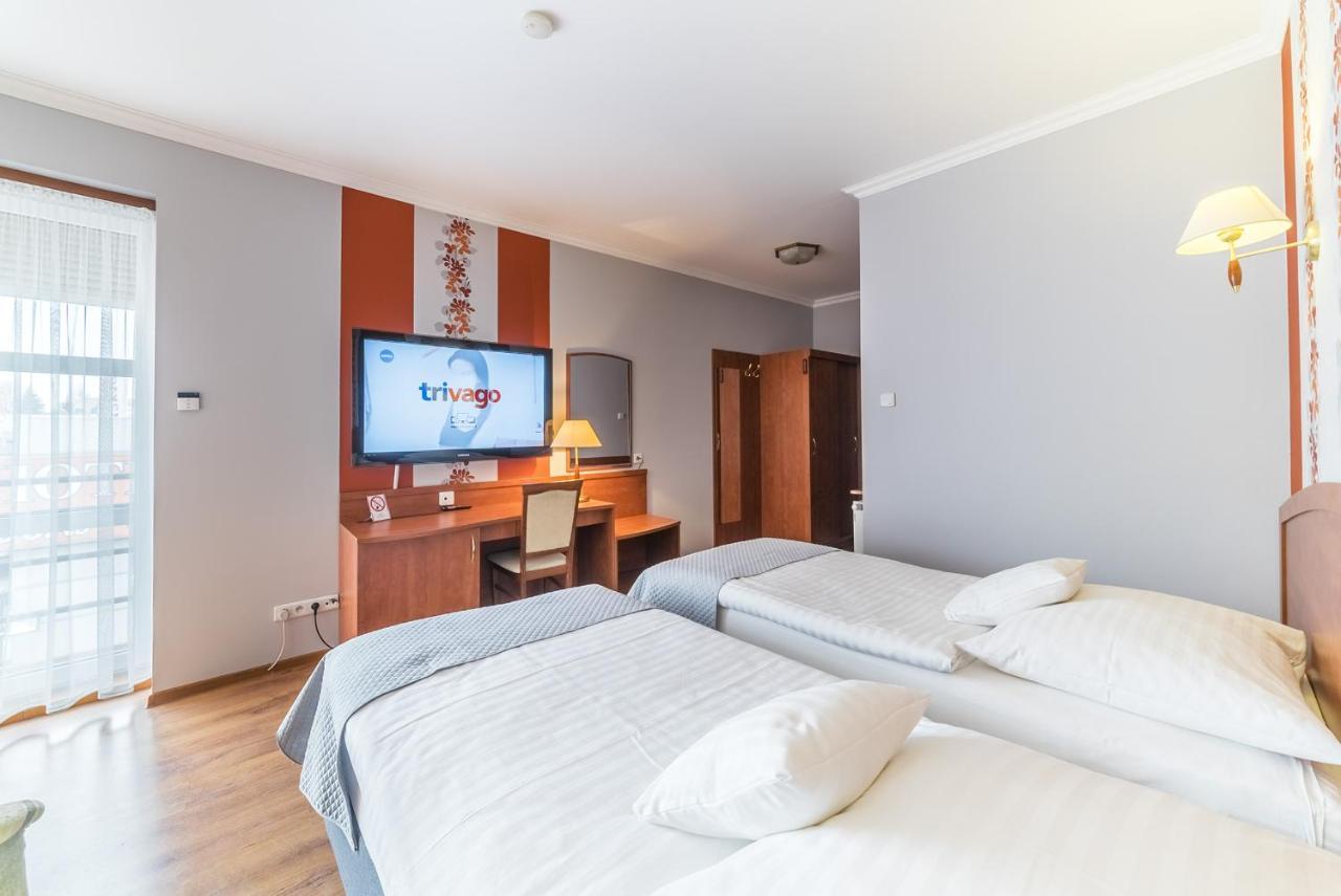 אובורינקי Hotel Doris מראה חיצוני תמונה