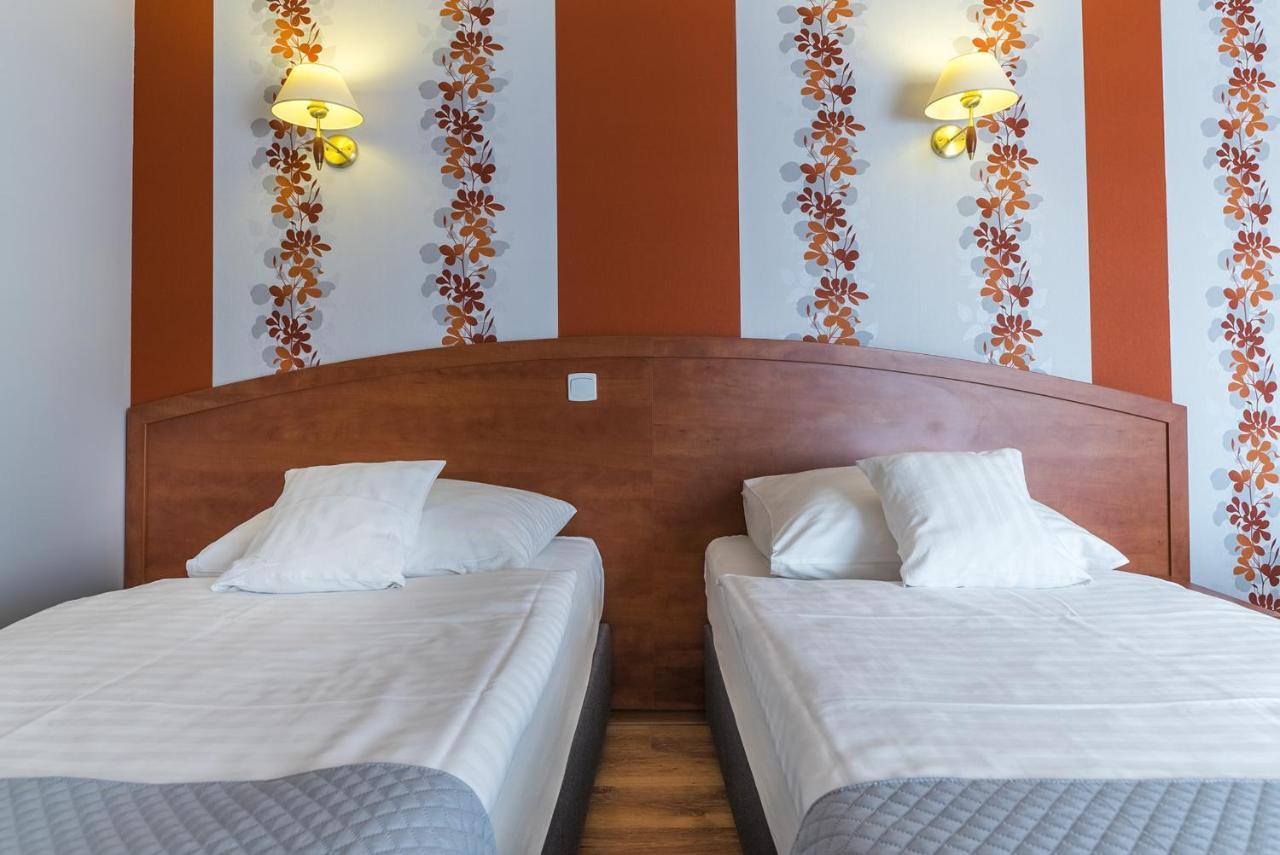 אובורינקי Hotel Doris מראה חיצוני תמונה