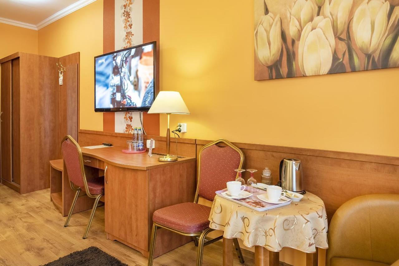 אובורינקי Hotel Doris מראה חיצוני תמונה