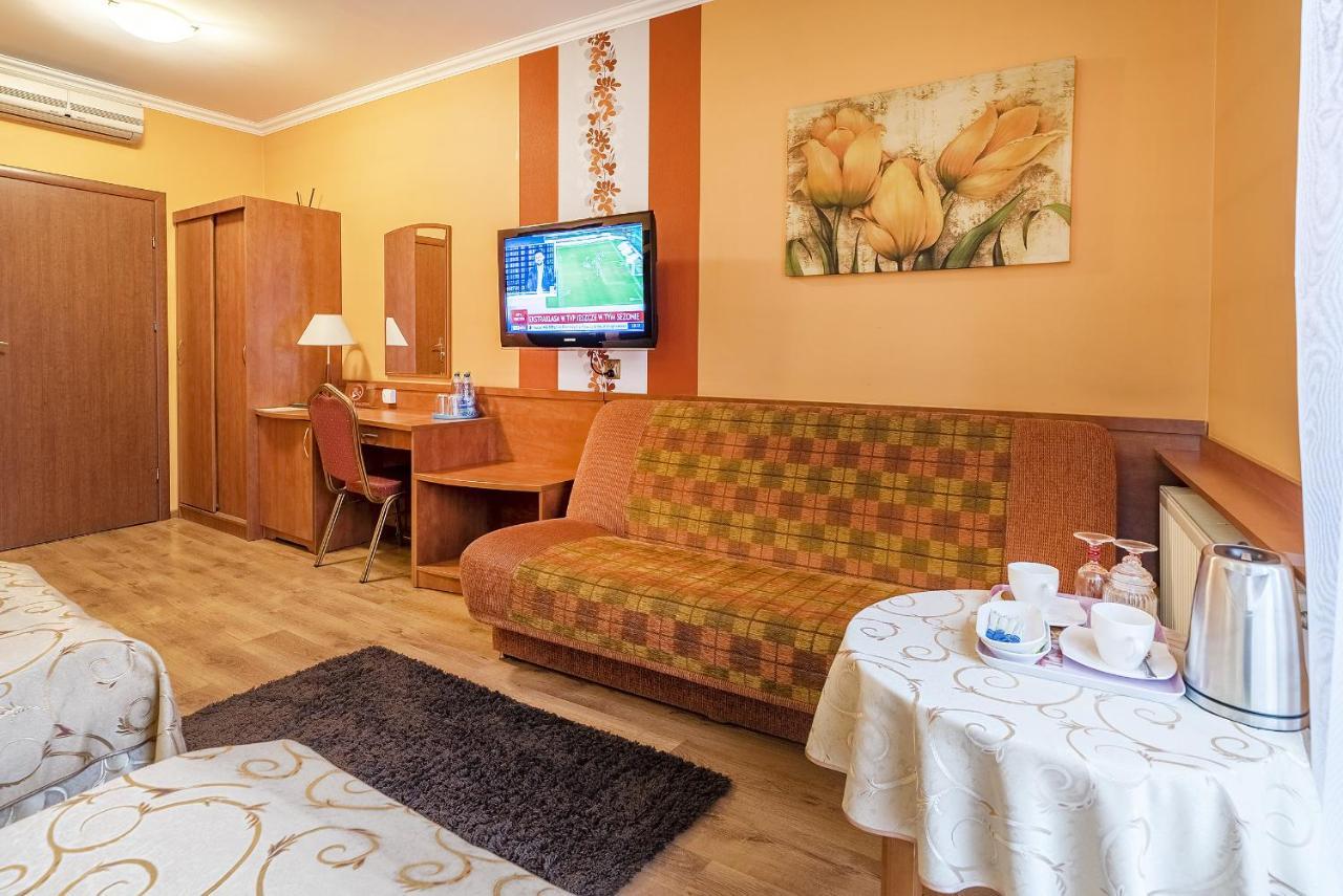 אובורינקי Hotel Doris מראה חיצוני תמונה