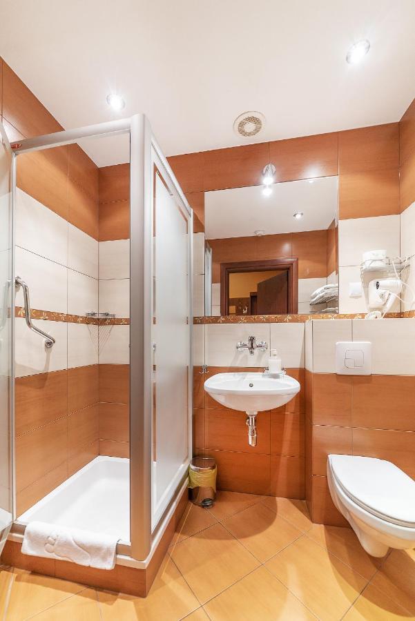 אובורינקי Hotel Doris מראה חיצוני תמונה