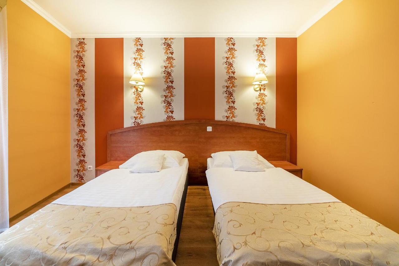 אובורינקי Hotel Doris מראה חיצוני תמונה