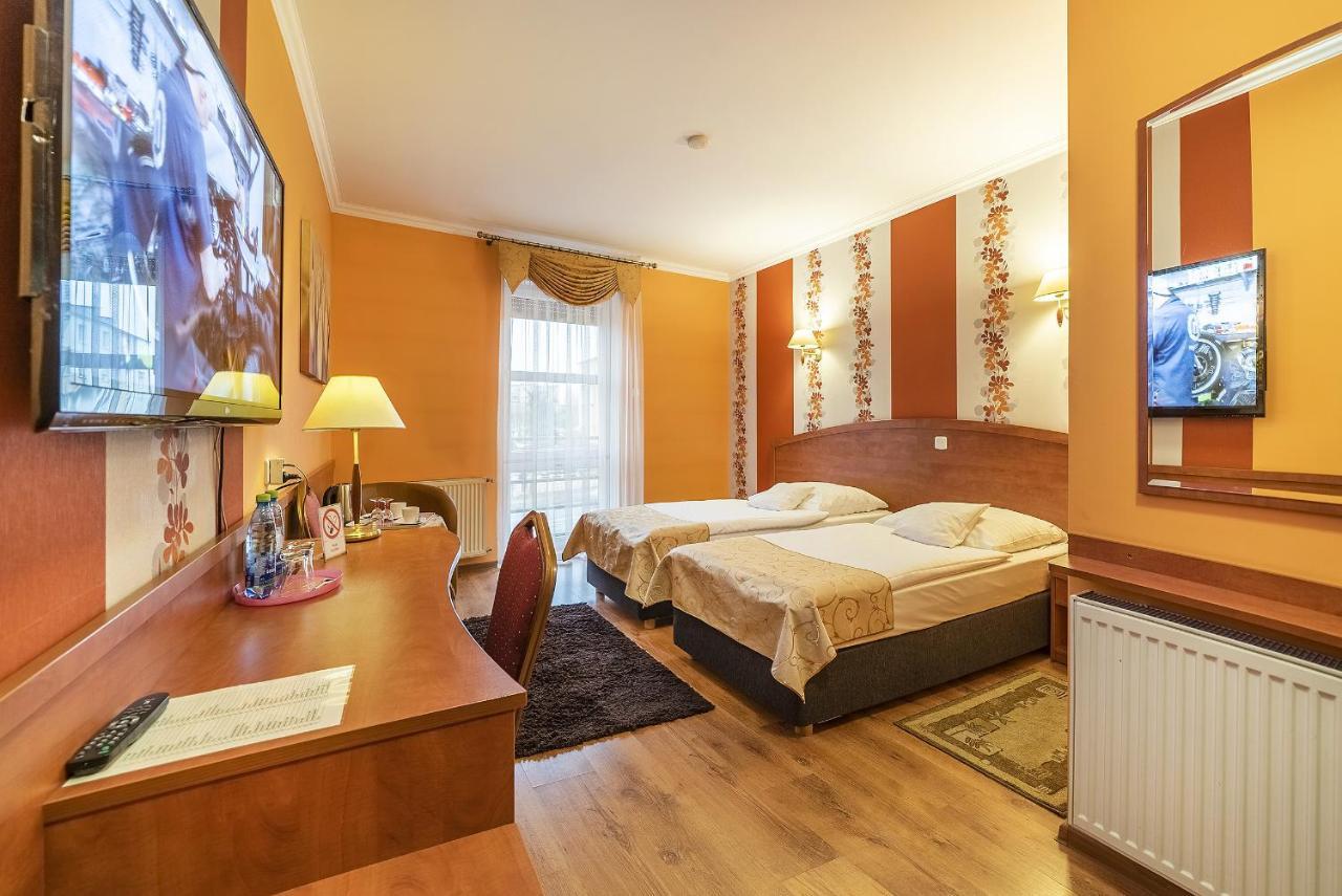 אובורינקי Hotel Doris מראה חיצוני תמונה