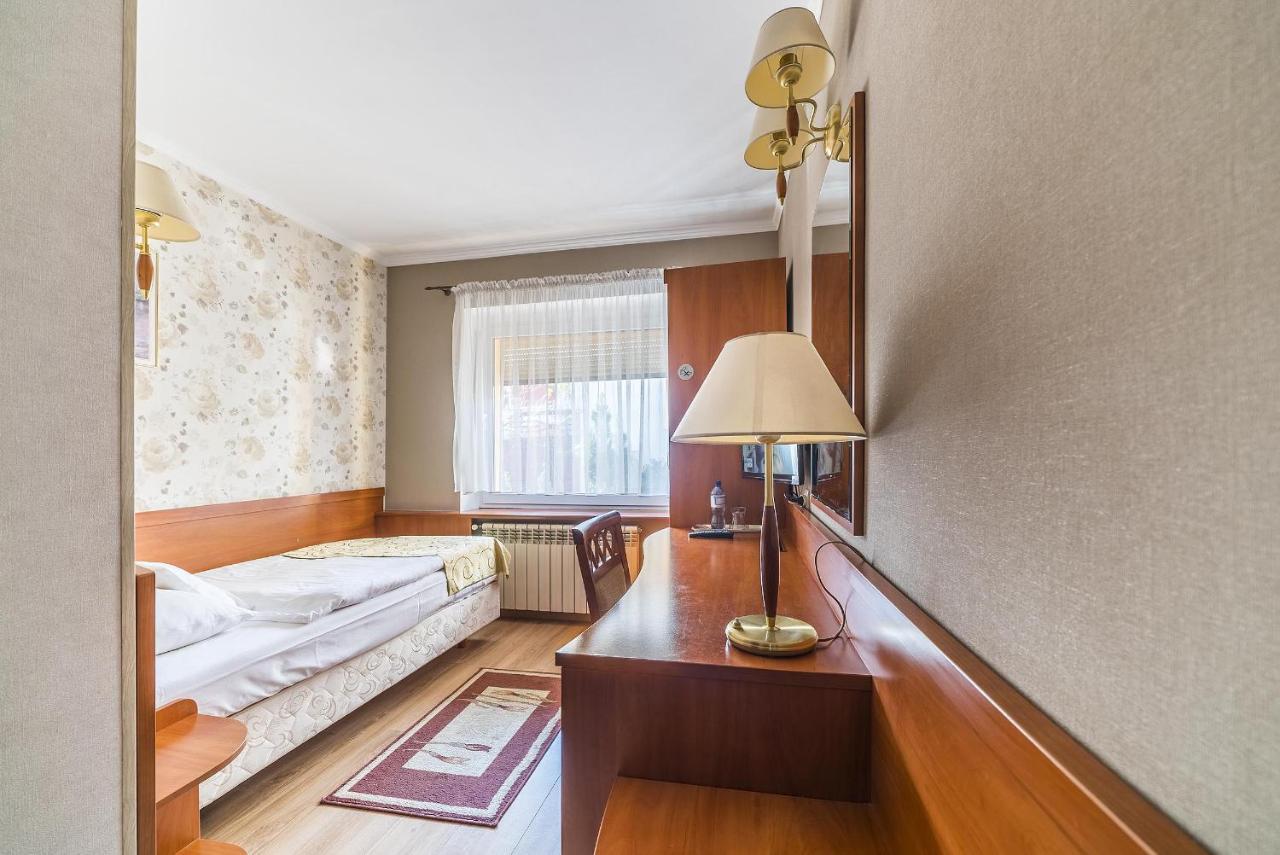 אובורינקי Hotel Doris מראה חיצוני תמונה